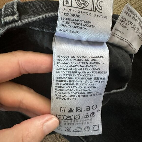 Levis Premium Curvy Straight Jeans Size 26 Black Denim - Picture 7 of 8